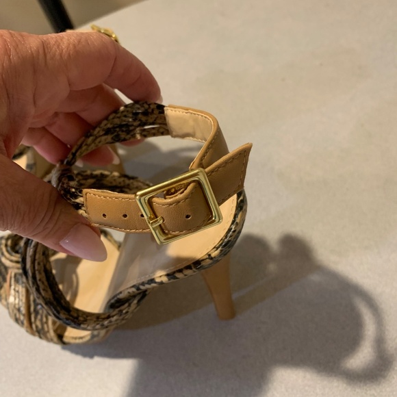 NWOB Victoria’s Secret Tan/Black Snakeprint Platform High Sandals sz 8.5 B - Picture 5 of 7